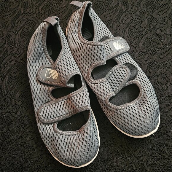 NWT Besroad Men's Memory Foam Velcro Shoe/Slipper (12-13 Women / 9.5-10.5 Men) - Picture 1 of 5